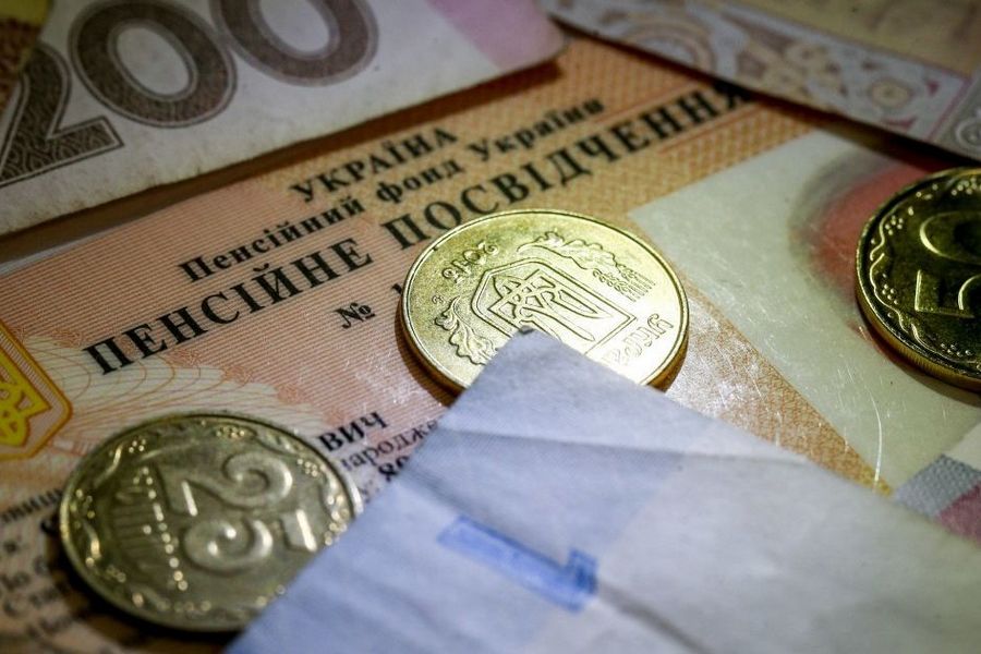 Хто з українців може вийти на пенсію достроково під час війни