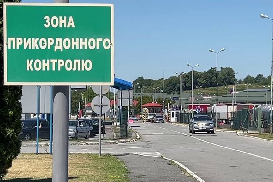 В Україні надали роз’яснення щодо виїзду чоловіків, які мають подвійне громадянство