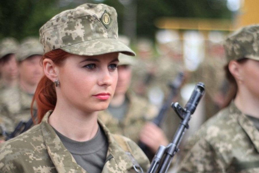 Перелік професій військовозобов'язаних жінок оновлено: кого будуть брати на облік