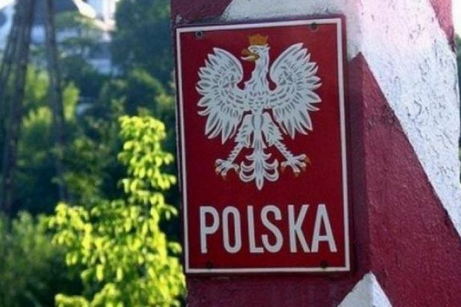 Кому з українців у Польщі доведеться повернути соцвиплати і як це зробити