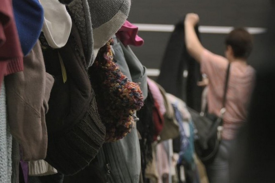 Де переселенцям отримати теплий одяг для дітей: список адрес в регіонах