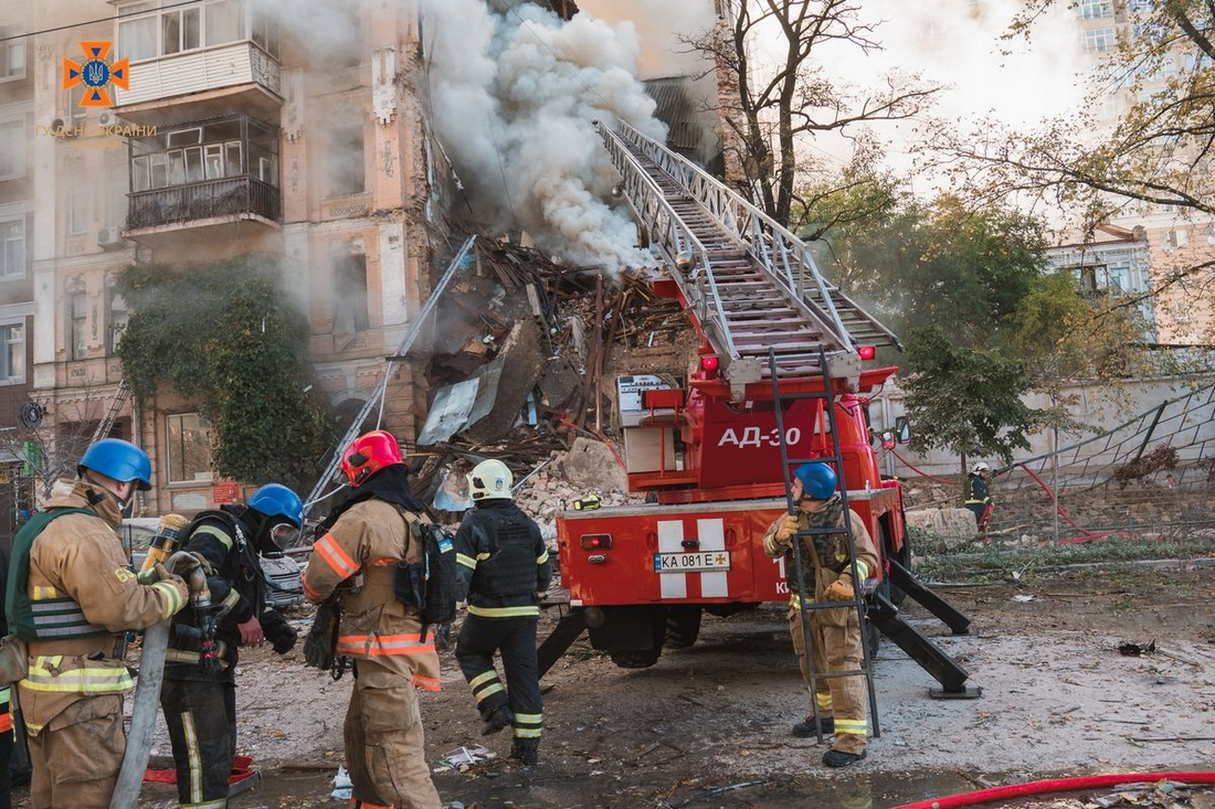 Вийшов з будинку, а за 10 секунд туди «прилетіло» - боєць ЗСУ втратив обох батьків внаслідок атаки на Київ