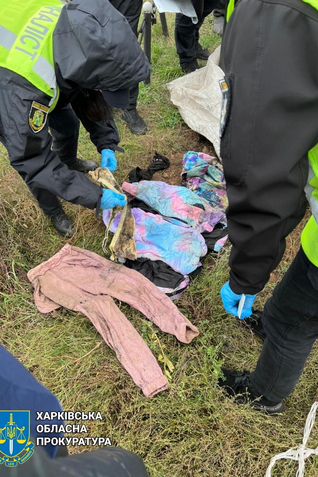 Добили вже поранену – на Харківщині ексгумували тіло 10-річної Каті, яку росіяни розстріляли двічі