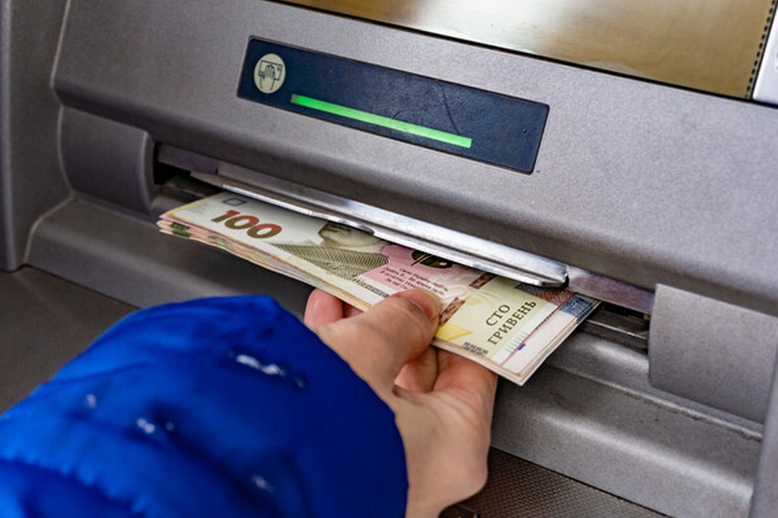 Де можна зняти готівку при масовому відключенні світла: список банкоматів і точок