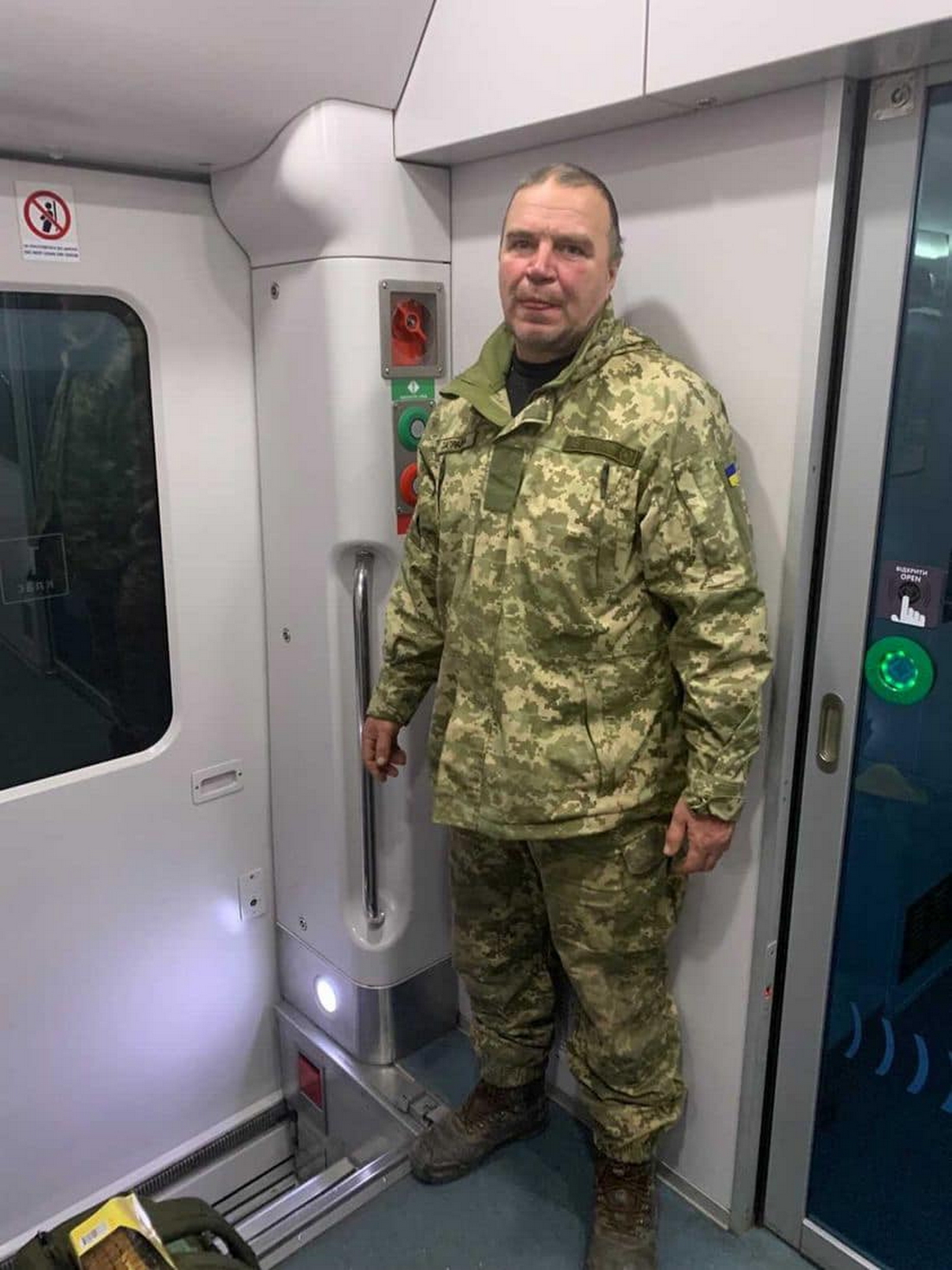 Захисника, який їхав з фронту, відправили в тамбур у потязі Дніпро-Київ через поганий запах