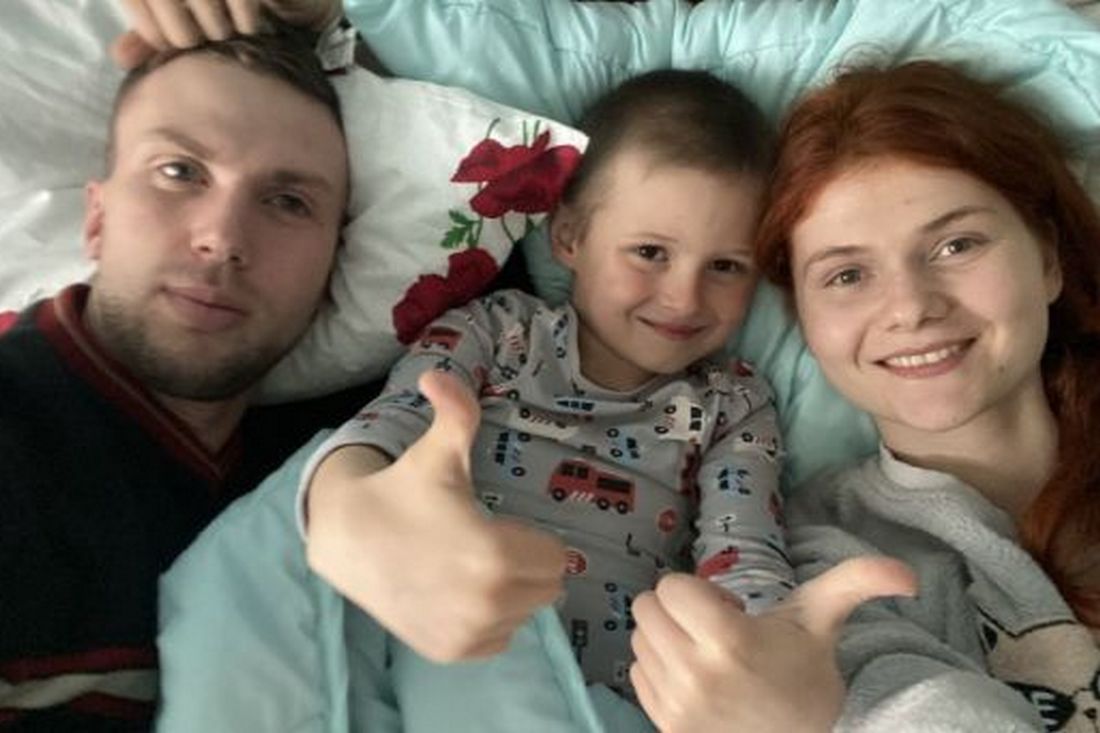 Втратив обох батьків і від голоду їв свої іграшки: як живе 6-річний Ілля з Маріуполя у новій родині