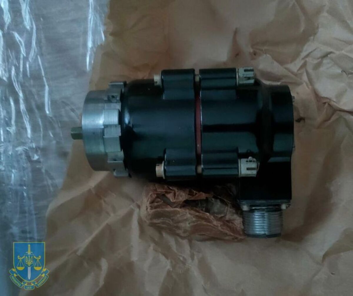 У Львові на ринку виявили склад з краденими запчастинами до винищувачів на сотні мільйонів гривень