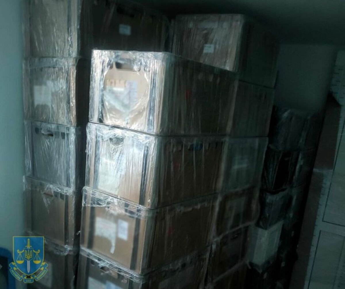 У Львові на ринку виявили склад з краденими запчастинами до винищувачів на сотні мільйонів гривень