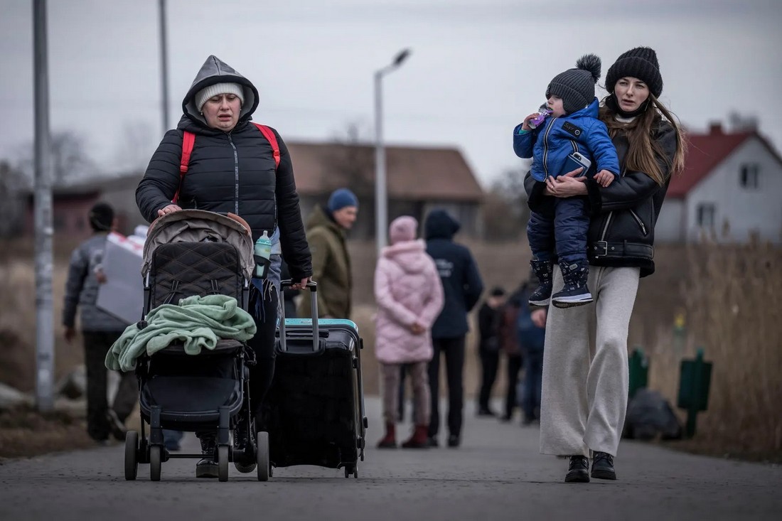 Пенсії та субсидії ВПО – як переселенцям зробити переадресацію виплат