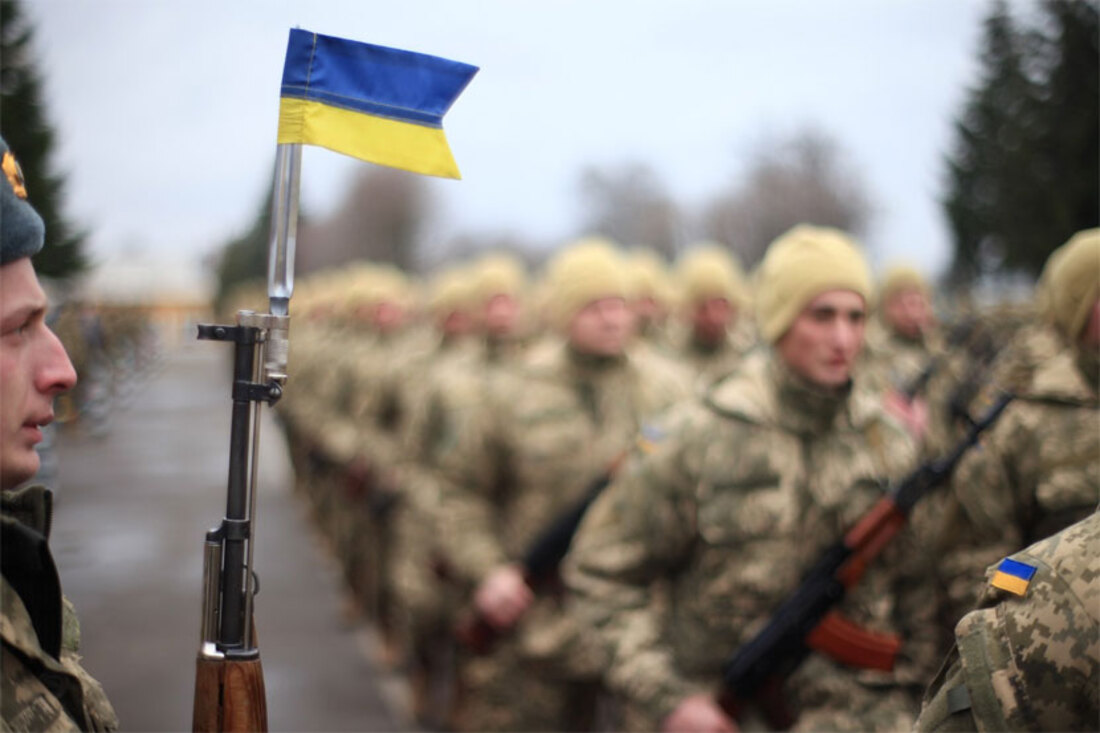 Уряд планує дозволити виїжджати за кордон чоловікам, яких забронювали від мобілізації: подробиці