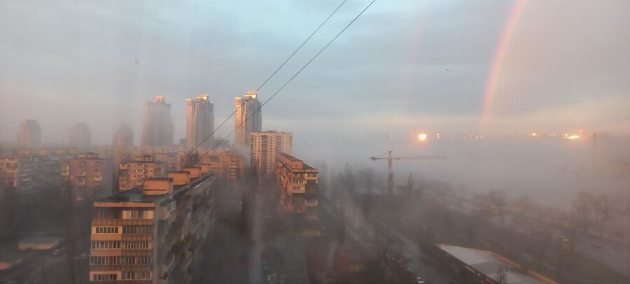 Диво у Києві на Водохреща - яскрава веселка серед зими над столицею (фото, відео)