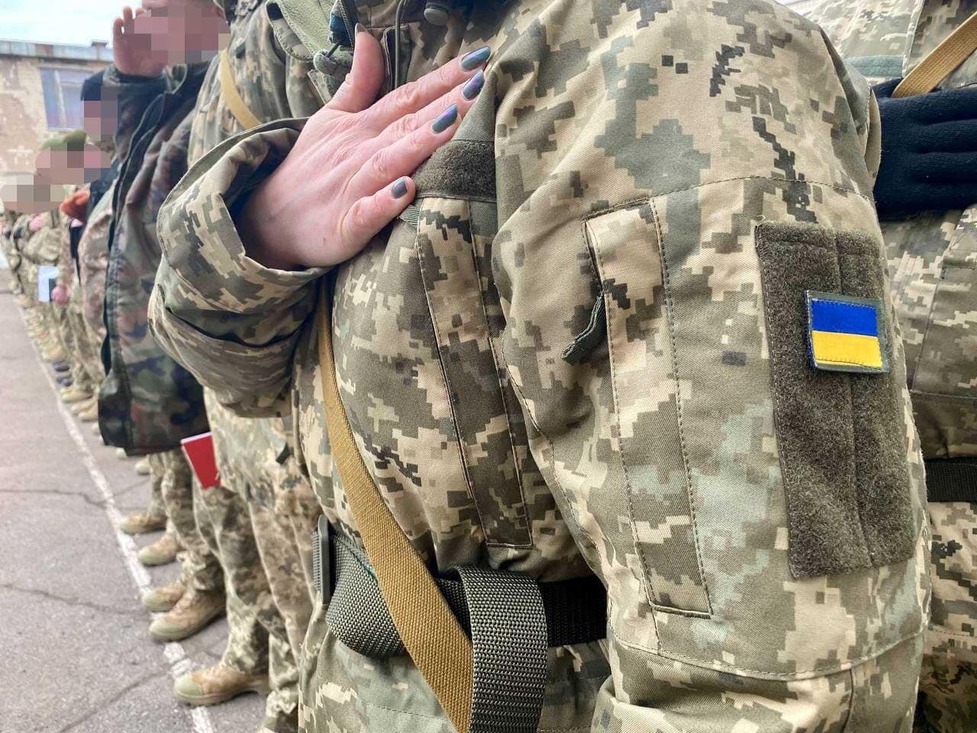 розірвати контракт
