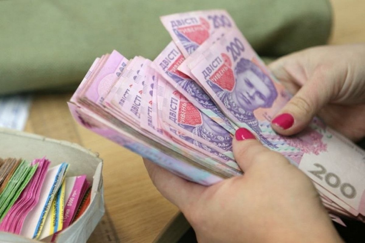 В Україні планують підняти мінімальну зарплату - названі дати та суми