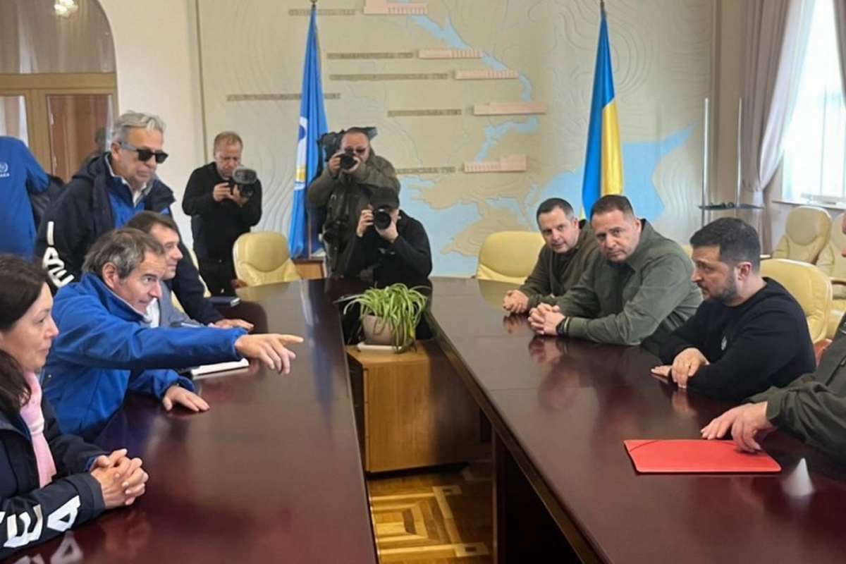 Зеленський і Гроссі оглянули пошкодження Дніпровської ГЕС у Запоріжжі