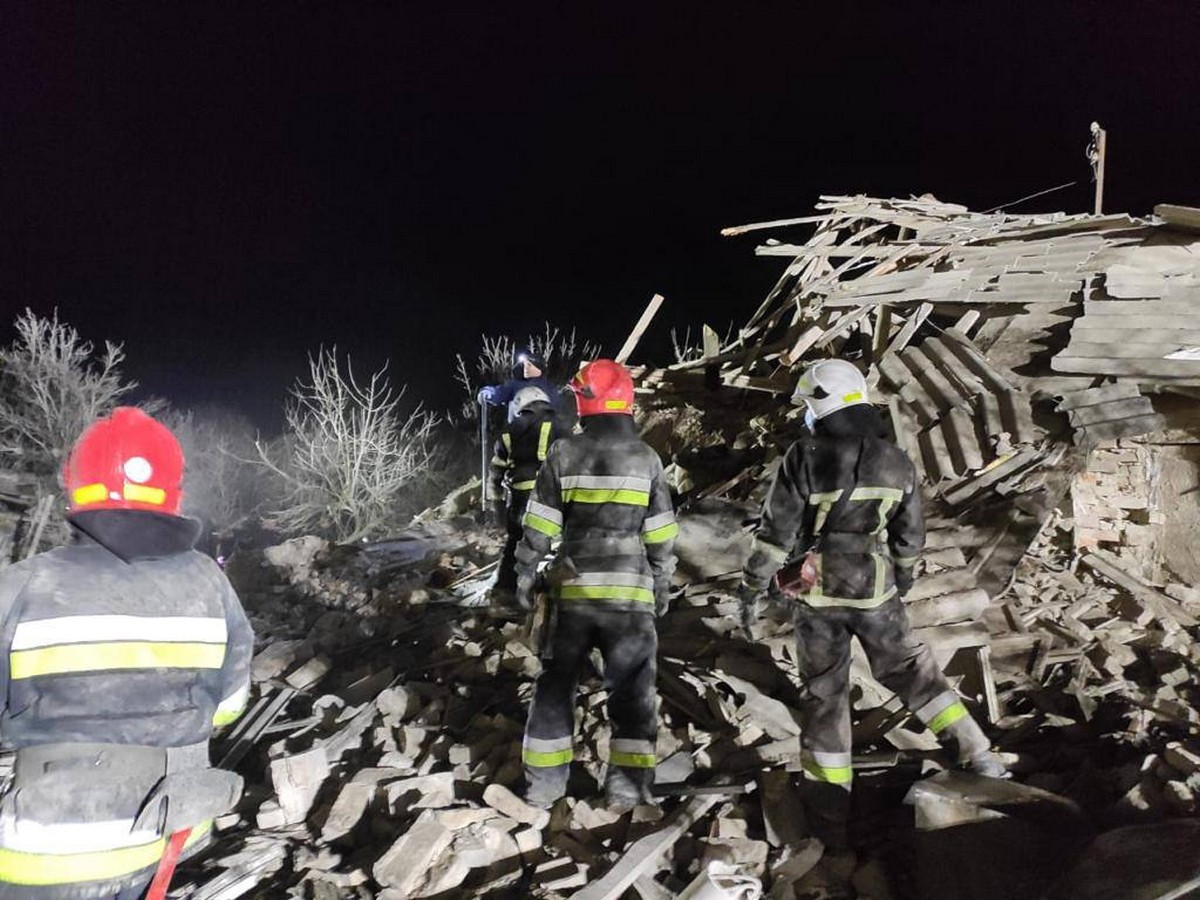 Тяжка ніч: Зеленський показав фото наслідків ракетної атаки 9 березня