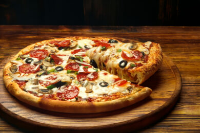 Рецепт дня: Швидка піца в домашніх умовах