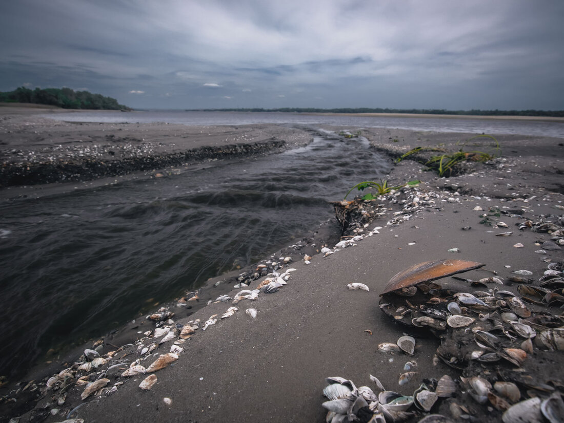 на дні Каховського моря