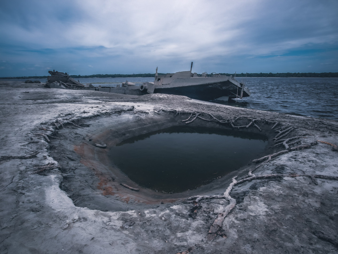 на дні Каховського моря