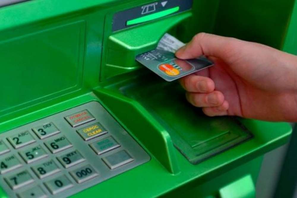 Допомога ВПО ПриватБанк розпочав виплати переселенцям