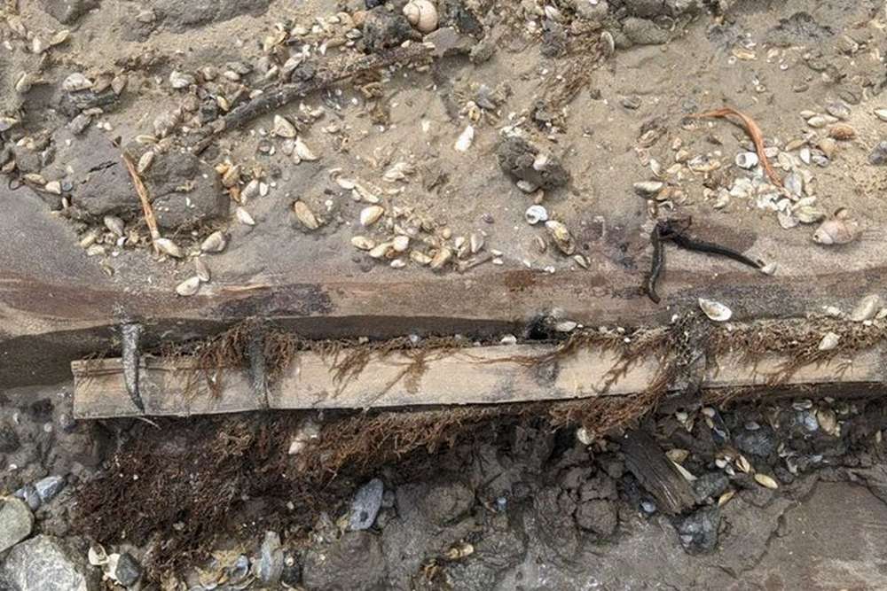 Залишки човна, що знайшли в Запоріжжі 1