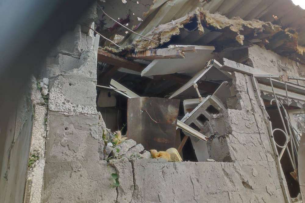 Гучна і тяжка ніч була на Нікопольщині: окупанти 7 разів обстріляли район – пошкодили церкву, школу, будинки (фото)