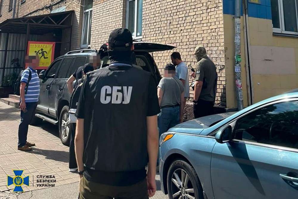 У нардепа, який поїхав відпочивати за кордон під виглядом лікування батька, 3 серпня проводять обшуки