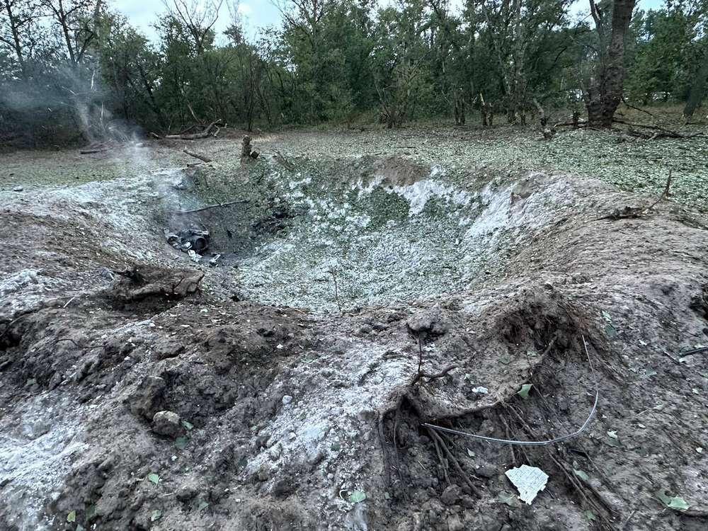 На місці працюють всі служби, аби мінімізувати збитки, які намагається нам наносити держава-агресорка.  Найголовніше - життя наших людей.  Після того, як медики завершать надавати допомогу всім постраждалим, інформацію буде оприлюднено.