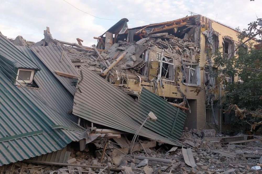 Напередодні навчального року окупанти понівечили дві школи на Дніпропетровщині (фото, відео)