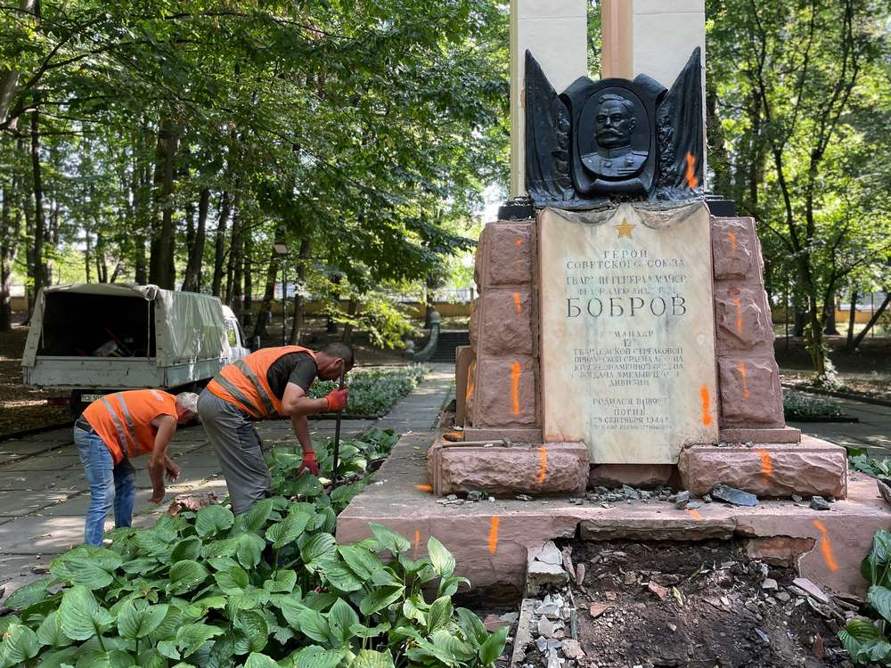 У Чернівцях «братська могила» радянських солдат виявилася порожньою (фото)