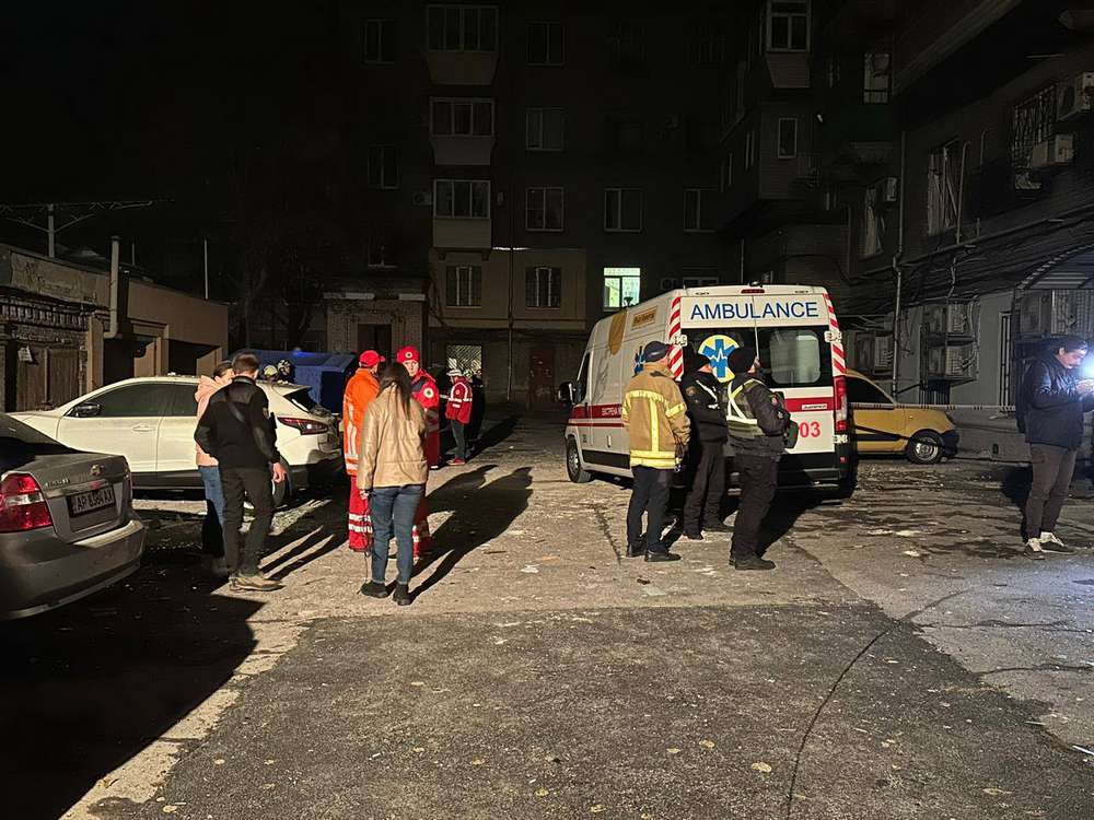 Вночі ворог ударив 6-ма ракетами по Запоріжжю, поцілив у багатоповерхівку в центрі – є загиблі (фото, відео)