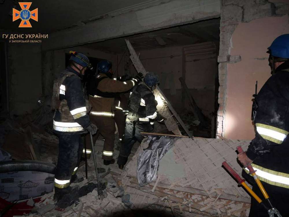 Вночі ворог ударив 6-ма ракетами по Запоріжжю, поцілив у багатоповерхівку в центрі – є загиблі (фото, відео)