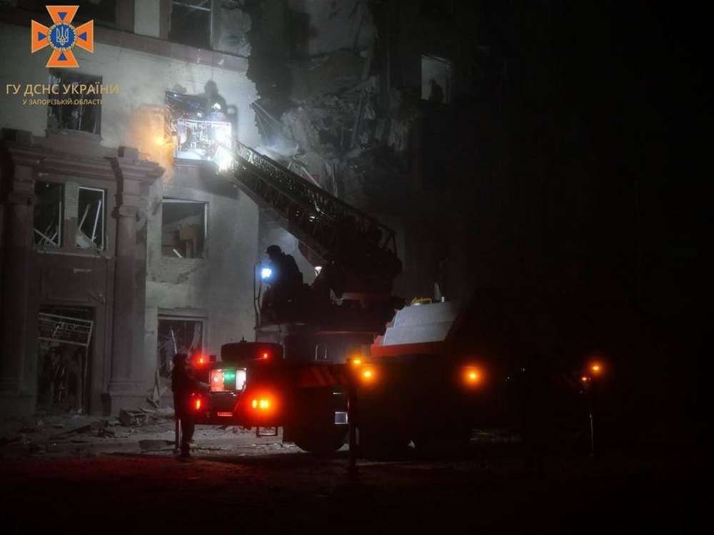Вночі ворог ударив 6-ма ракетами по Запоріжжю, поцілив у багатоповерхівку в центрі – є загиблі (фото, відео)