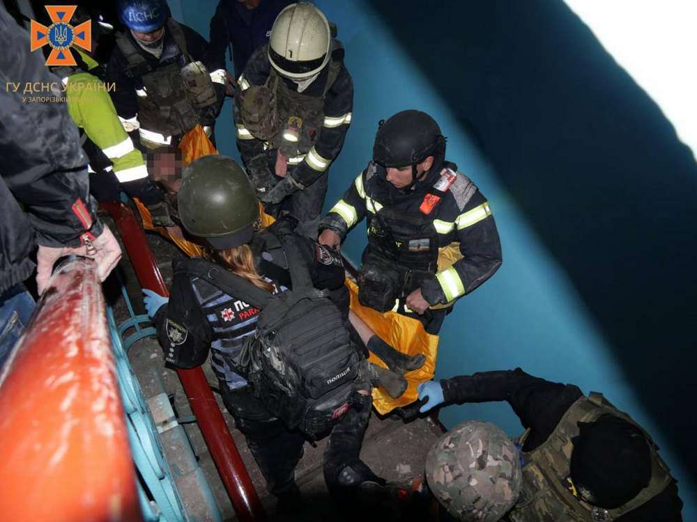 Вночі ворог ударив 6-ма ракетами по Запоріжжю, поцілив у багатоповерхівку в центрі – є загиблі (фото, відео)