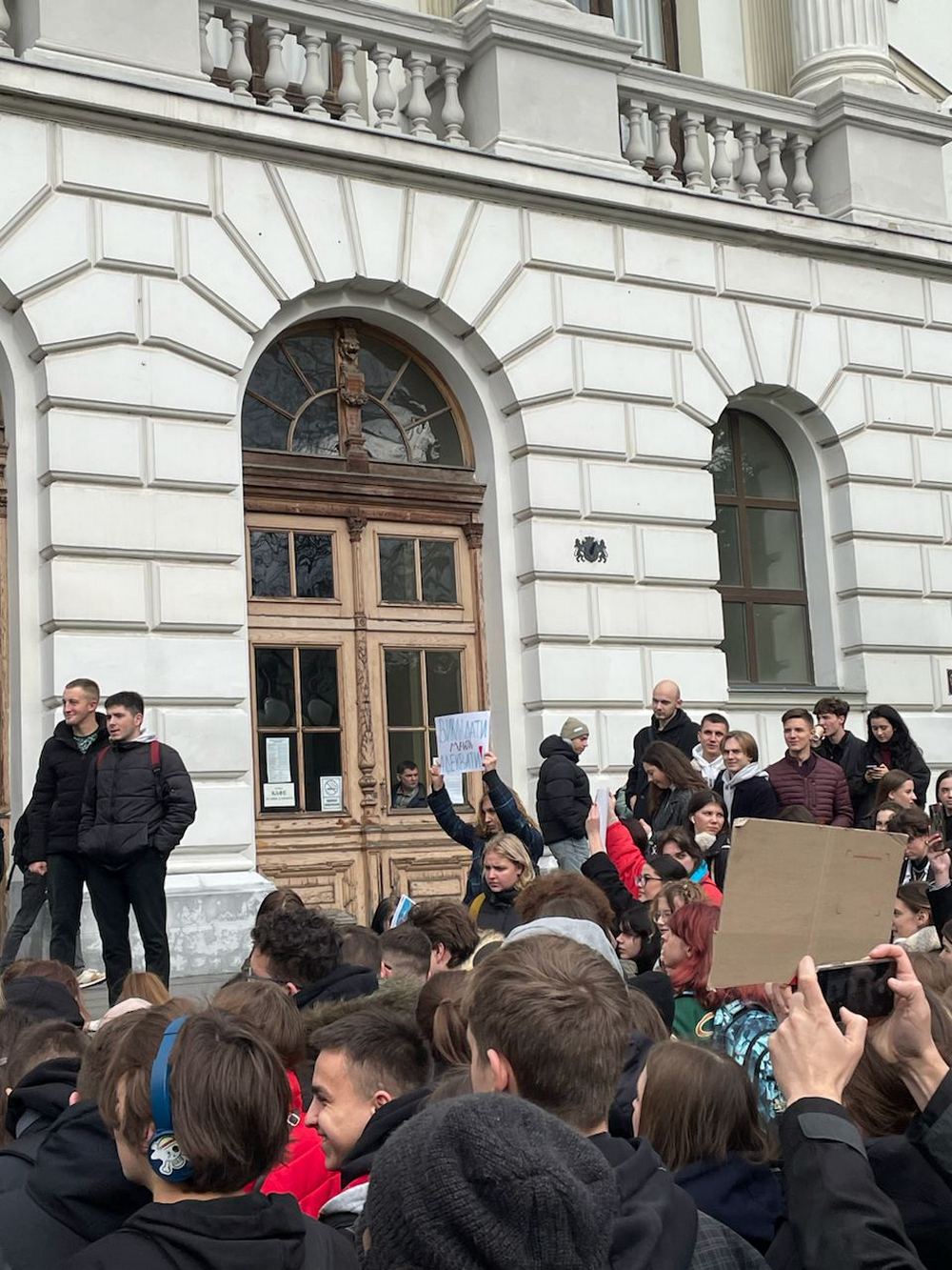 Студенти Львівської політехніки організували мітинг проти Фаріон вимагають її звільнення3