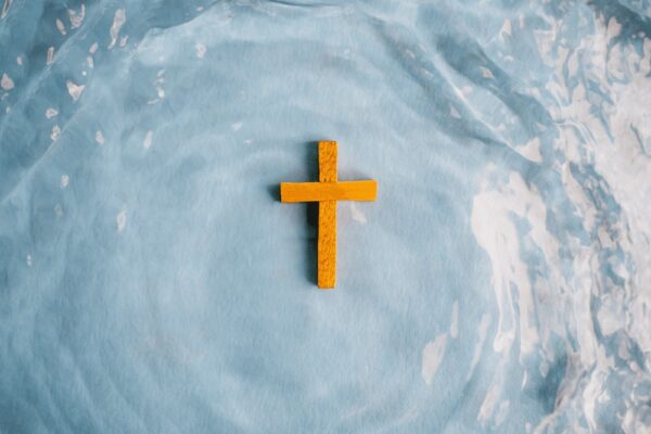 Три найсильніші молитви на Водохреща: як попросити Бога про здоров’я, удачу і виконання бажань