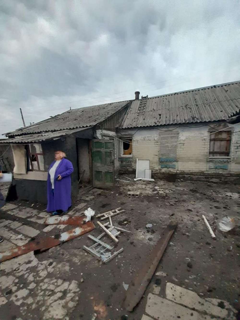 Наслідки обстрілів Покровського району: фото