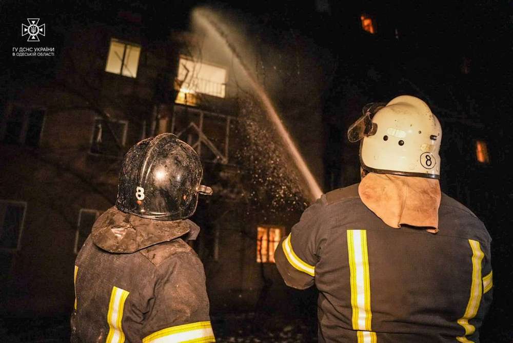 Нічна повітряна атака 17 січня: є поранені і руйнування, виникли пожежі – все, що відомо
