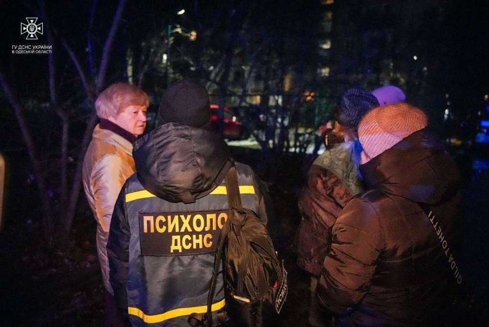 Нічна повітряна атака 17 січня: є поранені і руйнування, виникли пожежі – все, що відомо