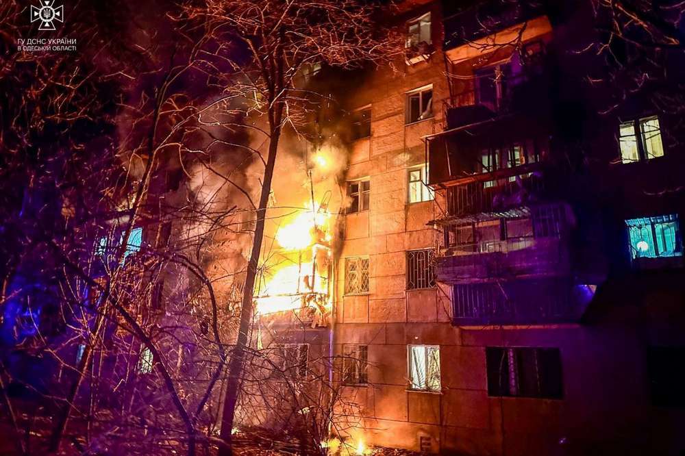 Нічна повітряна атака 17 січня: є поранені і руйнування, виникли пожежі – все, що відомо