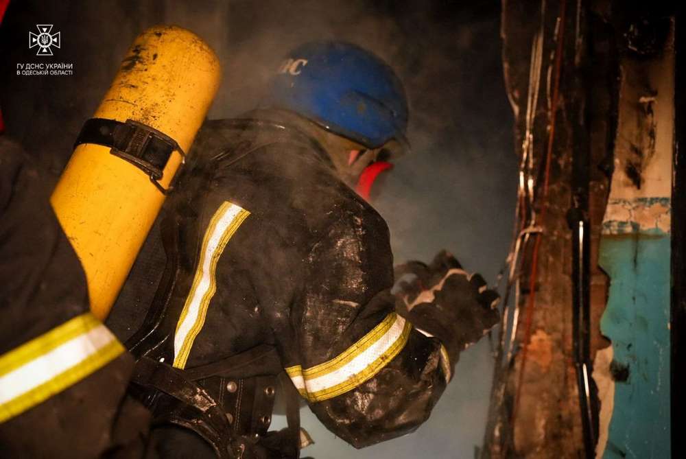 Нічна повітряна атака 17 січня: є поранені і руйнування, виникли пожежі – все, що відомо