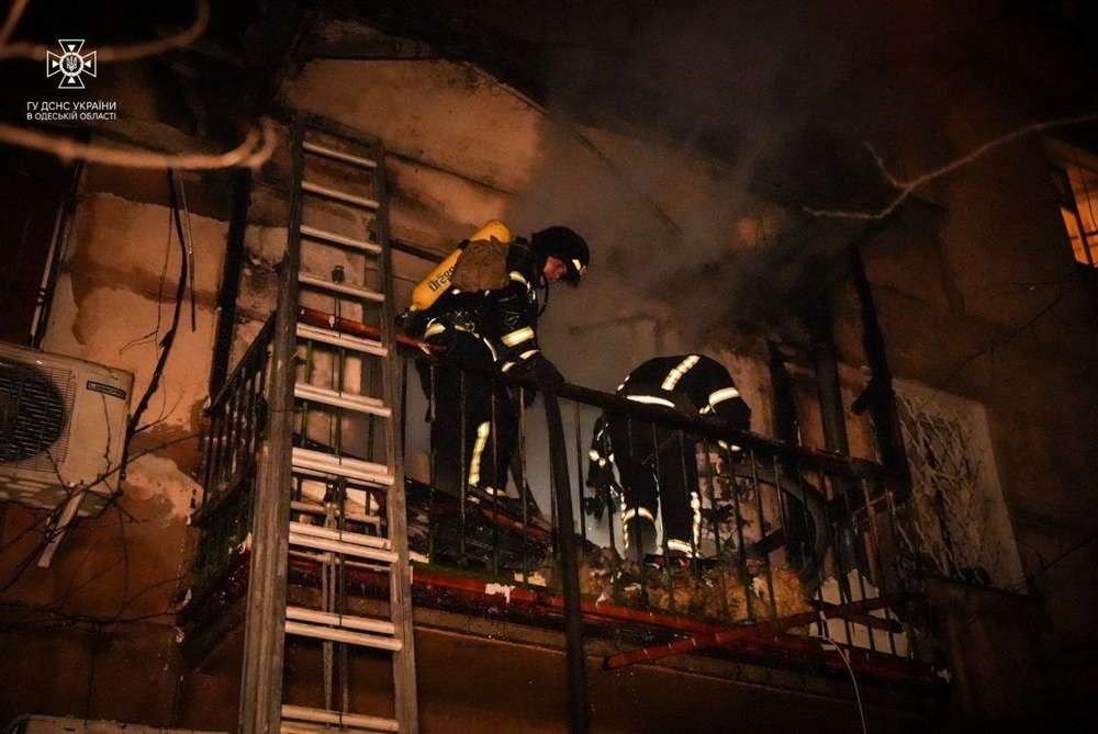 Нічна повітряна атака 17 січня: є поранені і руйнування, виникли пожежі – все, що відомо