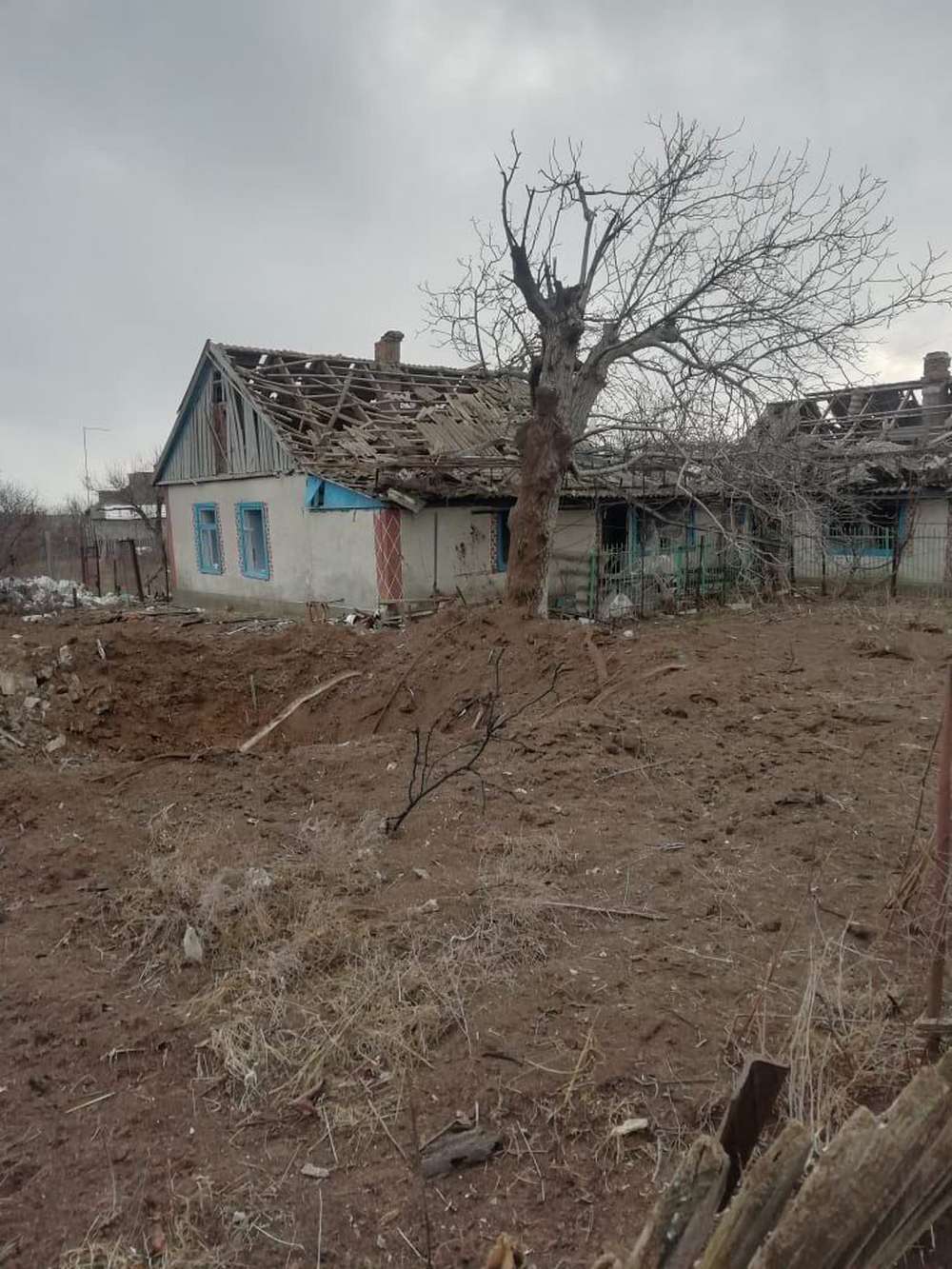 Росіяни скинули на Бериславщину бомби і вибухівку з дрона: вбили мотоцикліста