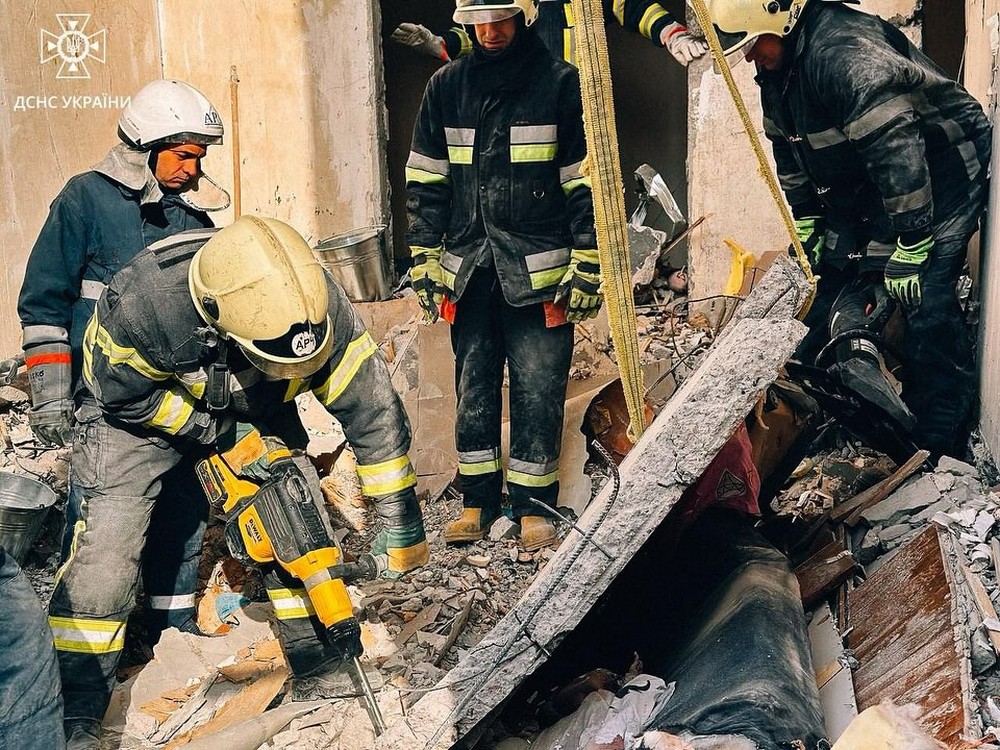 В Одесі під завалами будинку знайшли тіло ще одного немовляти, загиблих вже 10 (фото)