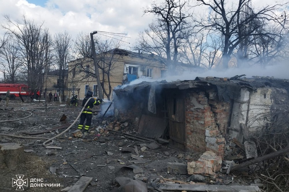 Окупанти вдарили по Українську: понівечено 29 багатоповерхівок, є поранені, виникли пожежі