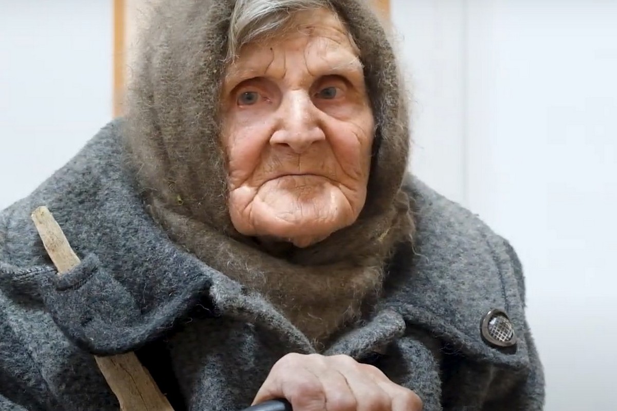 «Там страшне, та війна така не була»: 98-річна бабуся пішки вийшла з окупованого Очеретиного (відео)