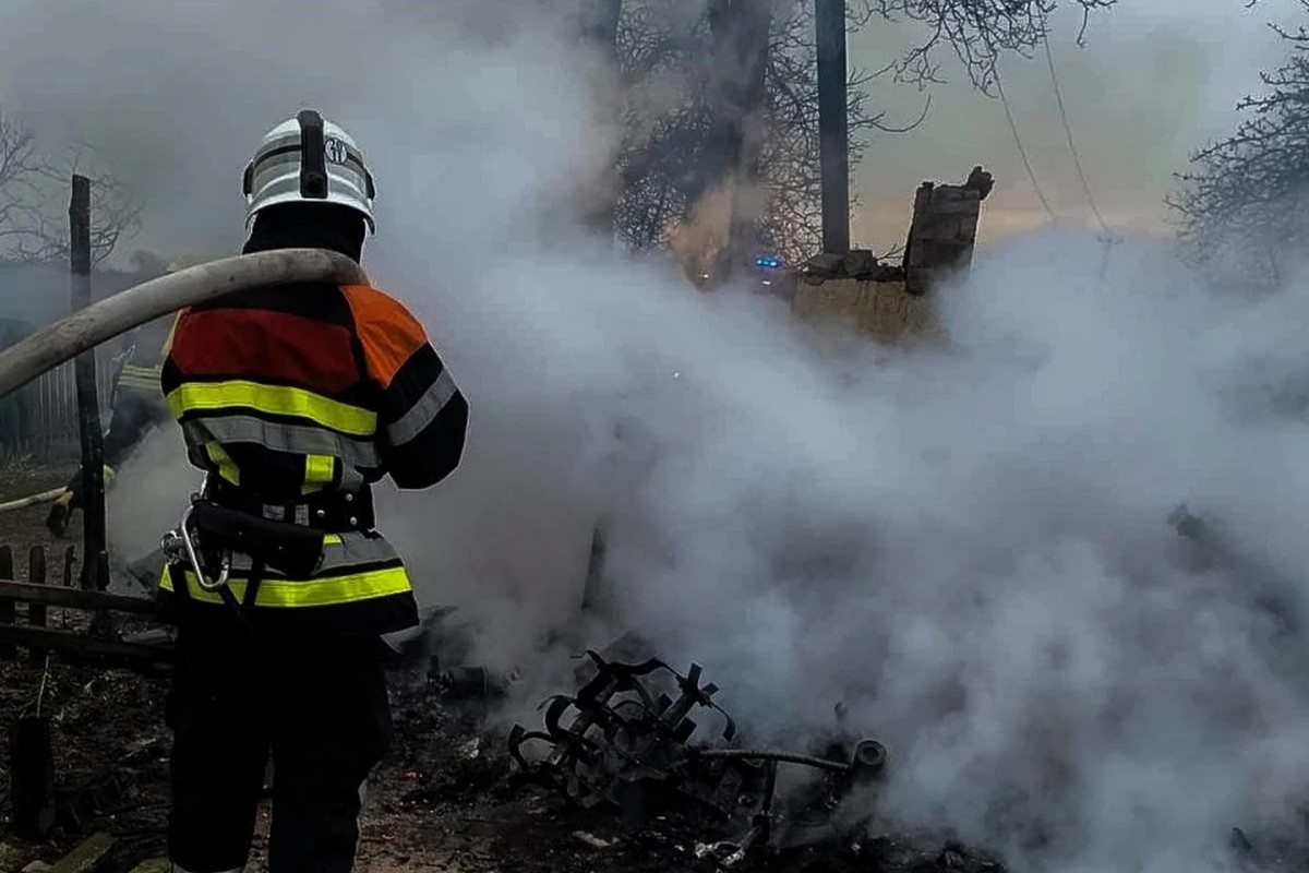 Обстріл Харківської області 16 квітня – окупанти влучили в будівлю пошти, є поранені