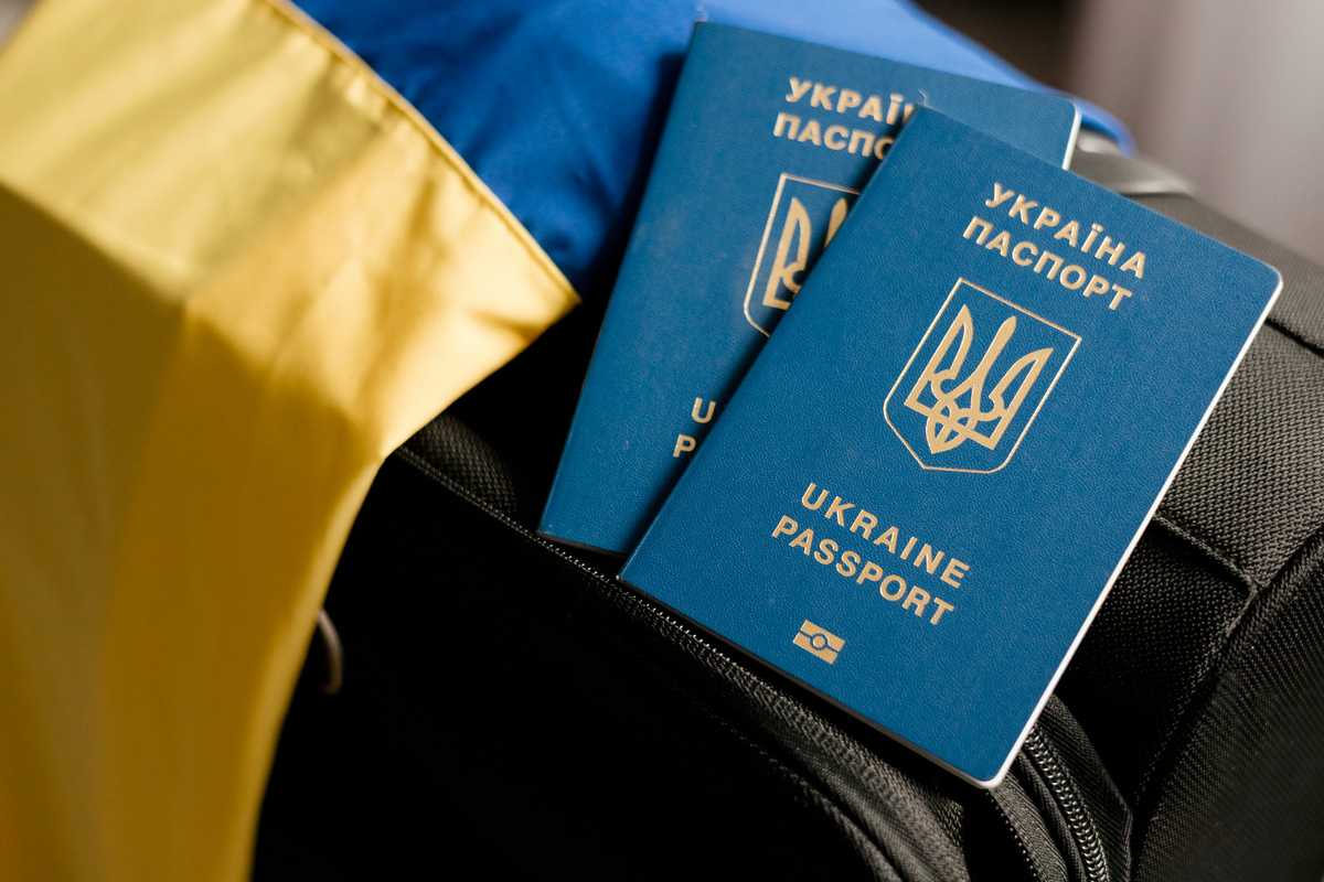 Оформити паспорт за кордоном з 15 квітня можна тільки за попереднім електронним записом