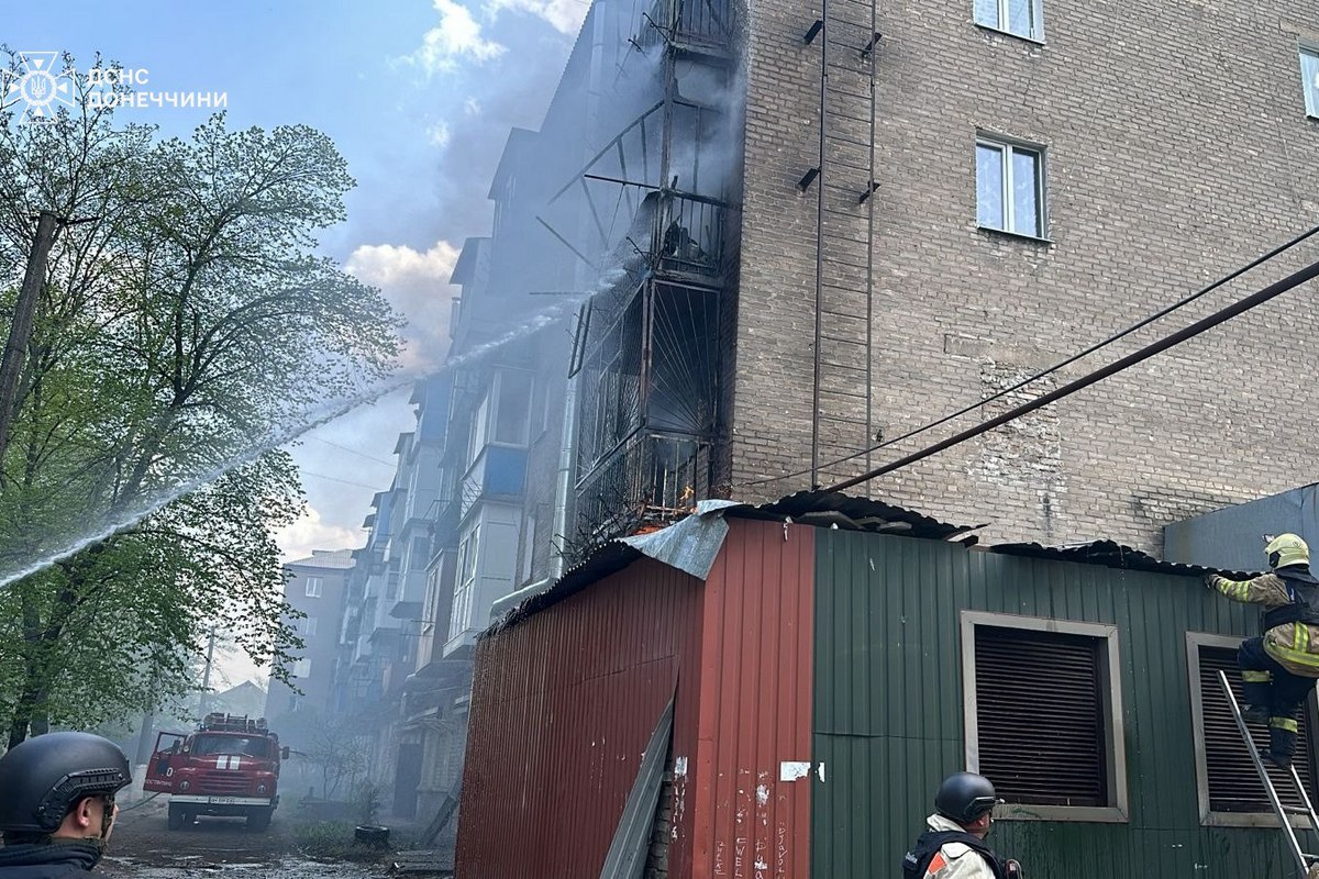 Ракета влучила у багатоповерхівку – обстріл Донецької області 12 квітня