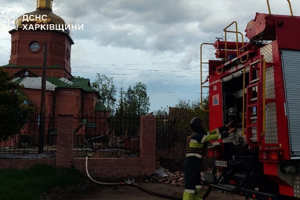 Пекло у Вовчанську: ворог 6 годин гатив по місту - загорівся храм, є поранений