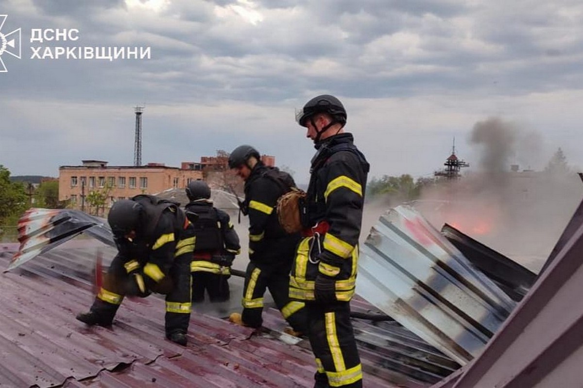 Пекло у Вовчанську: ворог 6 годин гатив по місту - загорівся храм, є поранений